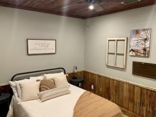River Access Pet Friendly Fishing Sleeps 4 - Kyle - 3