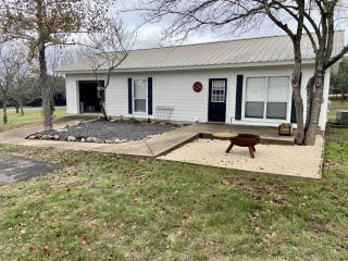 River Access Pet Friendly Fishing Sleeps 4 - Kyle - 0