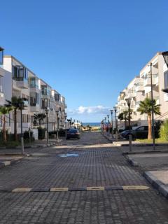 Sunny modern Apartment- Ocean & Pool view in Al Mansouria - Mansouria - 1