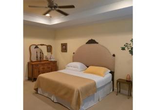 A Luxury Mediterranean Retreat - Spring - 2