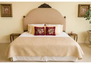 A Luxury Mediterranean Retreat - Spring - 3