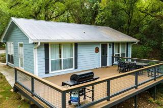 River Access Fire Pit BBQ Deck Sleeps 8 - Kyle - 0
