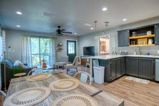 River Access Fire Pit BBQ Deck Sleeps 8 - Kyle - 2