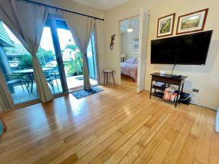 Beachfront 1 Bedroom Condo with Private Beach, Pool, Hot Tub - Pahala - 9