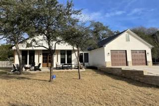 River Access Firepit BBQ Pet Friendly Sleeps 8 - Kyle - 0