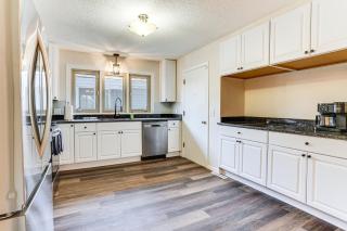 8 Mi to Central Minneapolis Modern Home with Yard - Minneapolis - 5