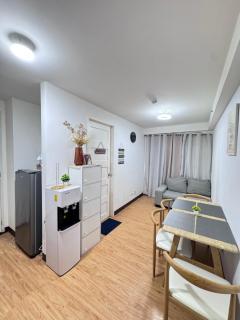 Davao 1BR Condo for 4 with Pool Near SM Lanang and Airport - 1