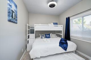 Spacious home away from home! Hot tub! - Indianapolis - 5
