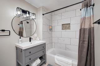 Spacious home away from home! Hot tub! - 2