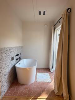 SoOak Cottage Guest Suite - 1