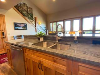 Spacious Townhome w 4 King Suites near Clubhouse - Bigfork - 6