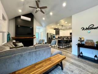 New Cabin w Private Hot Tub and Fire Pit - Somers - 7