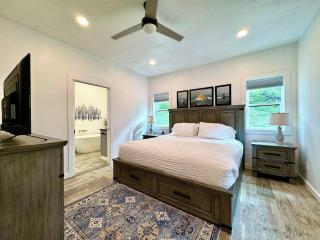 New Cabin w Private Hot Tub and Fire Pit - Somers - 3