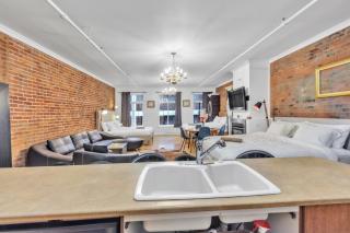 Stylish 3-Bed Loft in Historic Old Montreal - Montréal - 0