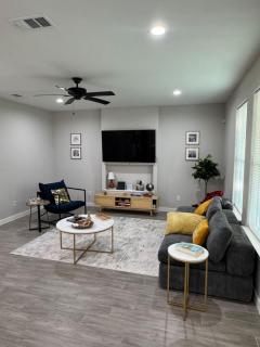 Perry Ave Penthouse 5 Mins to DWTN WiFi Grill Family Games Professionally Managed By Stay Albatross - Waxahachie - 8