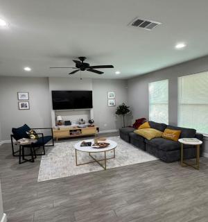Perry Ave Penthouse 5 Mins to DWTN WiFi Grill Family Games Professionally Managed By Stay Albatross - Waxahachie - 0