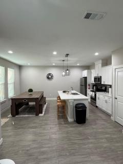 Perry Ave Penthouse 5 Mins to DWTN WiFi Grill Family Games Professionally Managed By Stay Albatross - Waxahachie - 4