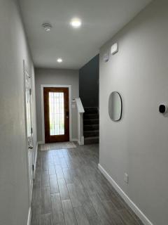 Perry Ave Penthouse 5 Mins to DWTN WiFi Grill Family Games Professionally Managed By Stay Albatross - Waxahachie - 5