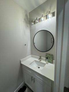Perry Ave Penthouse 5 Mins to DWTN WiFi Grill Family Games Professionally Managed By Stay Albatross - Waxahachie - 1