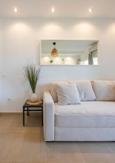 Cozy 1 Bedroom Apartment with 2 Pools & Tennis Court - 1