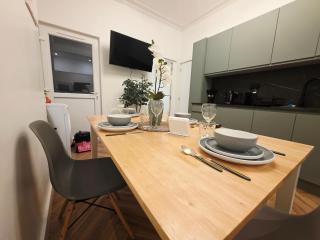 2 Bedroom Apartments Near Anfield Stadium - Sleeps 4 per Flat - 2