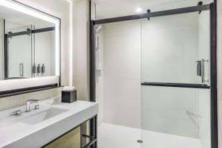 Sheraton Commander Hotel - 1