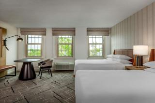 Sheraton Commander Hotel - 1