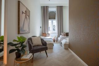 Spacious 5BR by Opera, Liszt Ferenc & City Centre - Budapest - 1