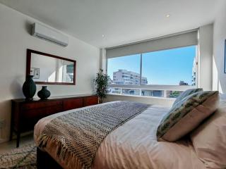 Renovated remote-work 3 bed gem with ACs & views! - Kaapstad - 1