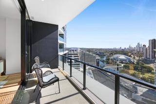 Elegant 2-Bed Apartment in Broadbeach Hotel Tower - 2