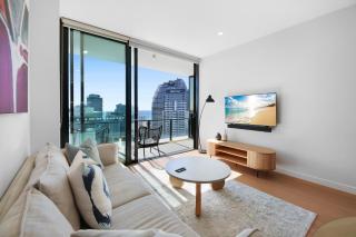 Elegant 2-Bed Apartment in Broadbeach Hotel Tower - Gold Coast - 9