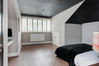 Large Boutique Pool House with Hot Tub, Knutsford - 1