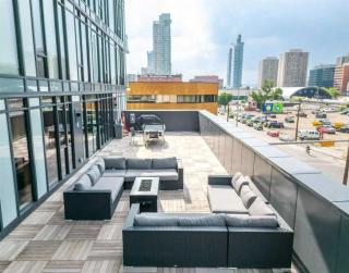 MicroNest - Modern Overlooking Downtown Parking - Calgary - 9