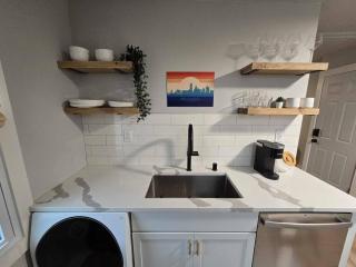 Stylish Modern Studio in Vibrant Walker's Point - 0