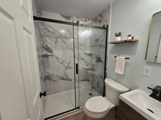 Stylish Modern Studio in Vibrant Walker's Point - 5
