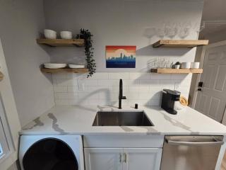 Whole house in Walker's Point + Parking + A/C - Milwaukee - 3