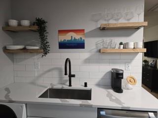 Whole house in Walker's Point + Parking + A/C - 1