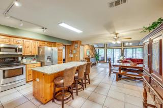 Waterfront Gem on Lake Martin with Kayaks and Dock! - Eclectic - 3