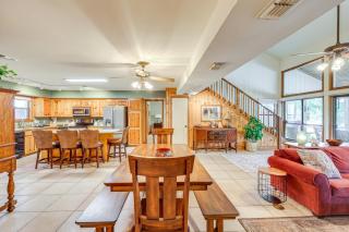 Waterfront Gem on Lake Martin with Kayaks and Dock! - Eclectic - 5