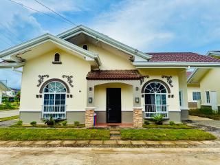 Eds Spacious 3-Bedroom 2-Full Bathroom House with Wifi, AC and Pool - Tinago - 3
