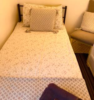 THE LOG CABIN no neighbours sleeps up to 5 people Free parking Bfst drinks PET FRIENDLY - Leicester - 8