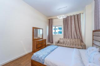 Luxury 2 bedroom next to beach with swimming pool gym and kids play area - Ajman - 3