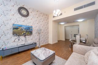 Luxury 2 bedroom next to beach with swimming pool gym and kids play area - Ajman - 9