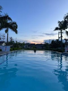 Eds Spacious 3-Bedroom 2-Full Bathroom House with Wifi, AC and Pool - Tinago - 4