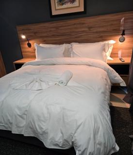 The Hide on Aston-Sandton - 6