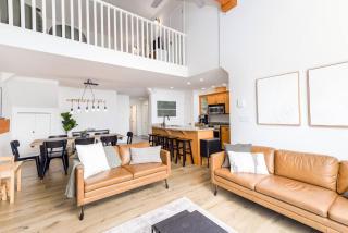 Wintergreen Retreat w/Hot Tub by Village - Big White - 5