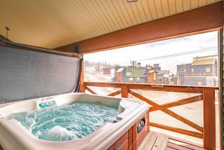 Wintergreen Retreat w/Hot Tub by Village - Big White - 6