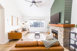 Wintergreen Retreat w/Hot Tub by Village - Big White - 0