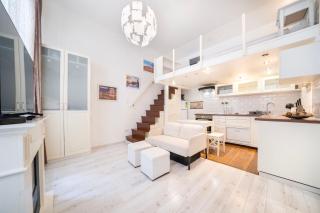 Buda Boutique Mezzanine - Historic Hideaway with AC - 0