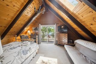 Lakefront Cozy Cabin on the Cove - 7